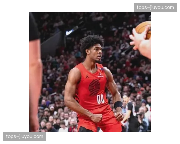 亨德森23分4助攻渐入佳境 开拓者后卫持球进攻信心提升