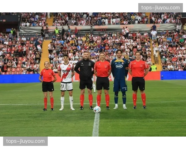 巴列卡诺主场迎战西班牙人，后防核心勒戎与门迪停赛迫使防线重组